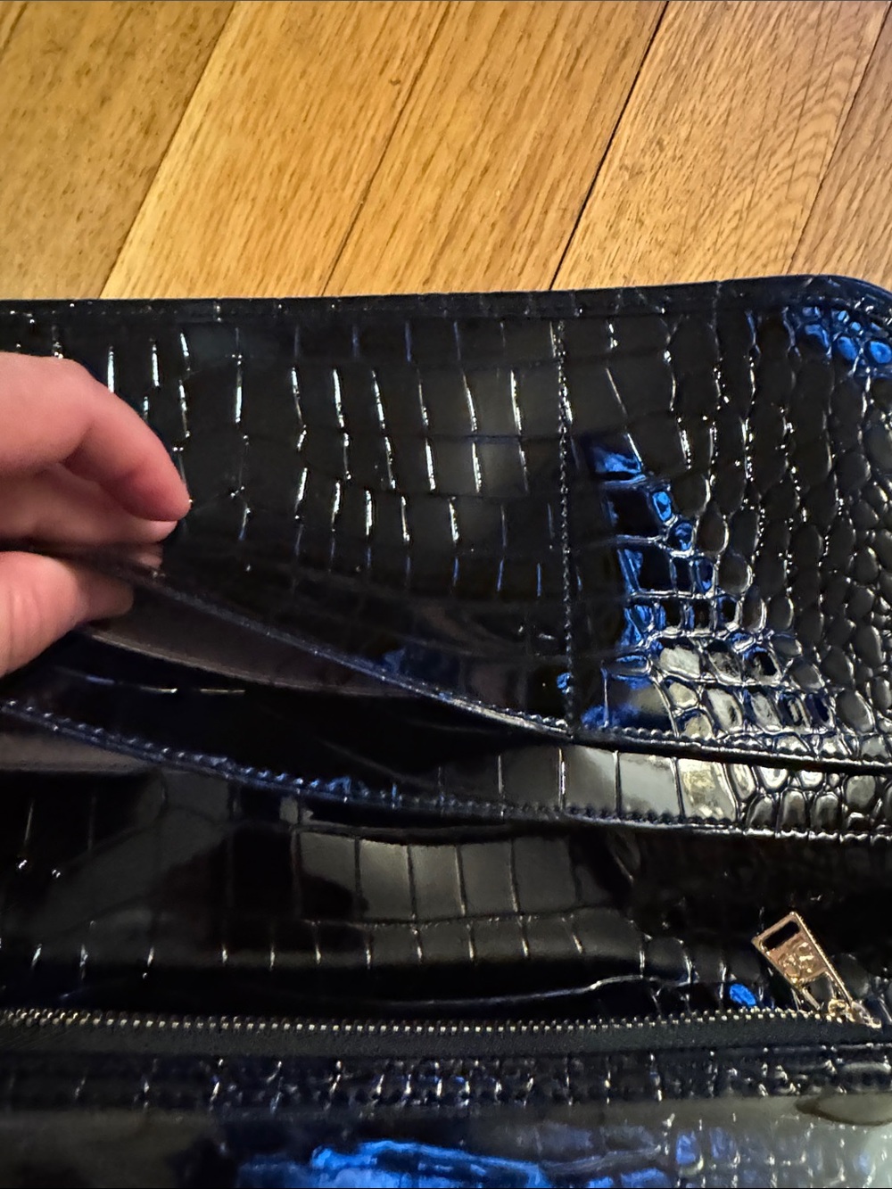 🐷 Samantha Brown Black Croc Embossed Patent Travel Organizer Clutch - Picture 6 of 10